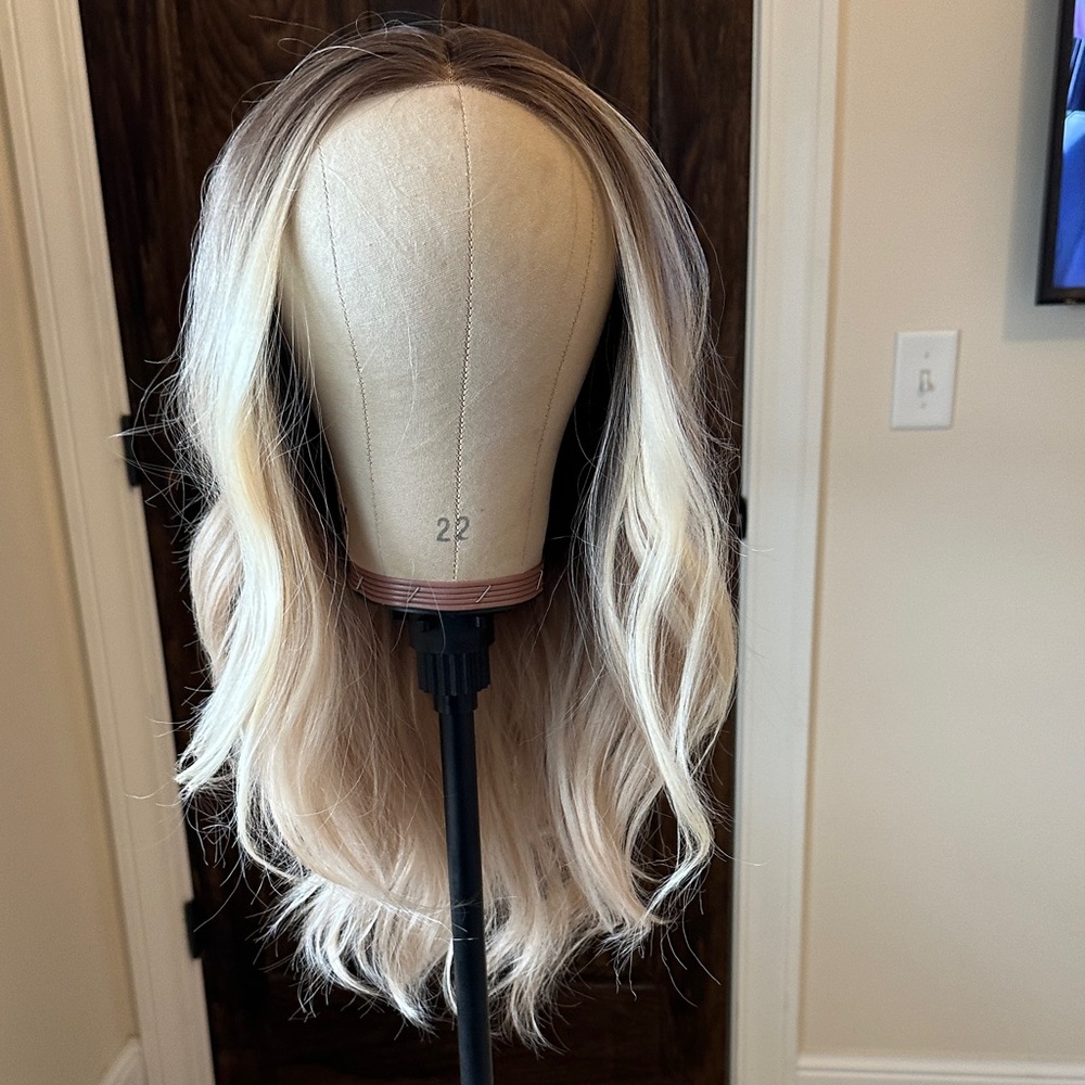 Chelsey Smith Crowns Rooted Blonde T part wig (Angie?) - Picture 7 of 8
